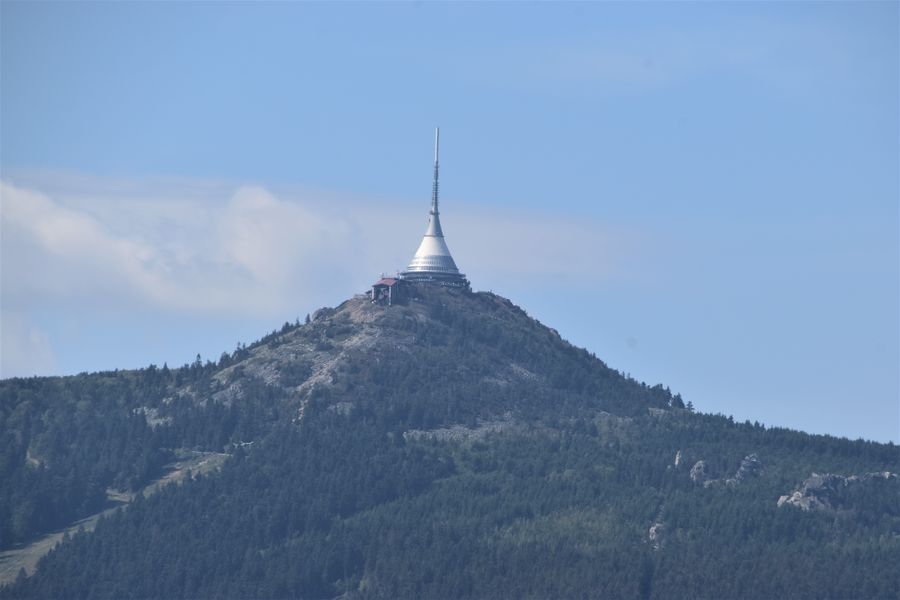 Jested zdola