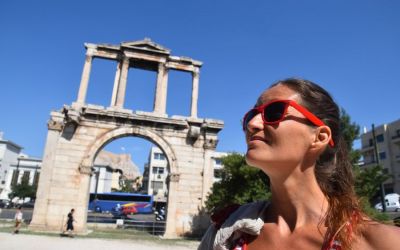 Crazy Sexy Fun Traveler In Front Of The Hadrian's Arch Athens (1)