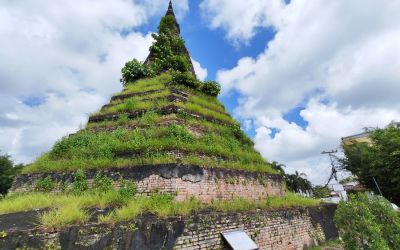 That Dam Stupa Vientiane Laos (2)