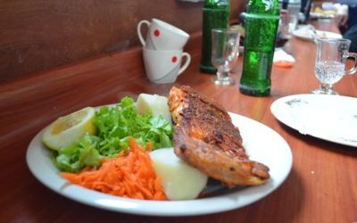 eating-salmon-in-dalcahue-feria-de-artesanias