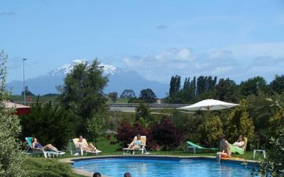 swimming-pools-in-cabanas-molino-viejo-with-the-view-of-volcano-calbuco
