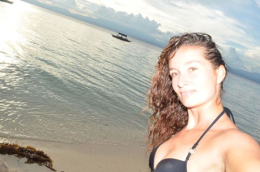 crazy sexy fun traveler on Basdaku white beach in Cebu