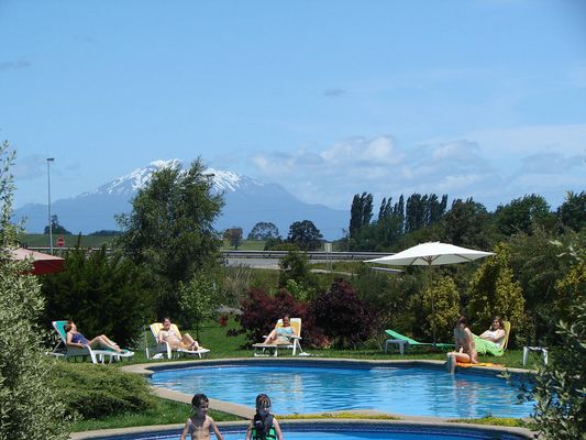 swimming pools in cabañas Molino Viejo with the view of volcano Calbuco