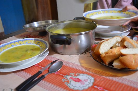 vegetable soup for dinner in alojamiento Urkupina