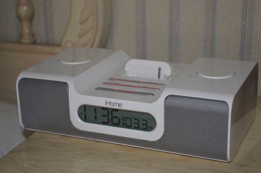 iPod, radio and alarm in Elysee hotel