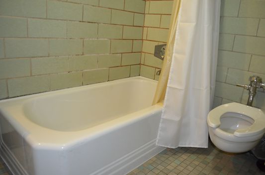 private bathroom in Berkeley Suite