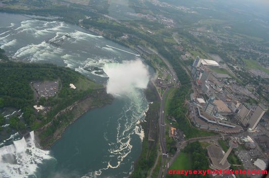 The American Falls on the left and the Canadian Horseshoe further
