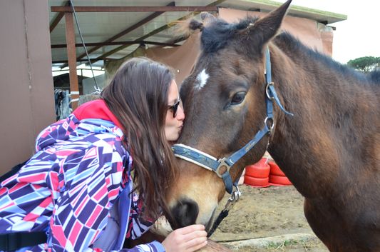 kissing my horse in Centre Equestre Malavella