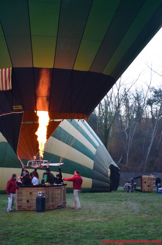 preparing hot air balloon