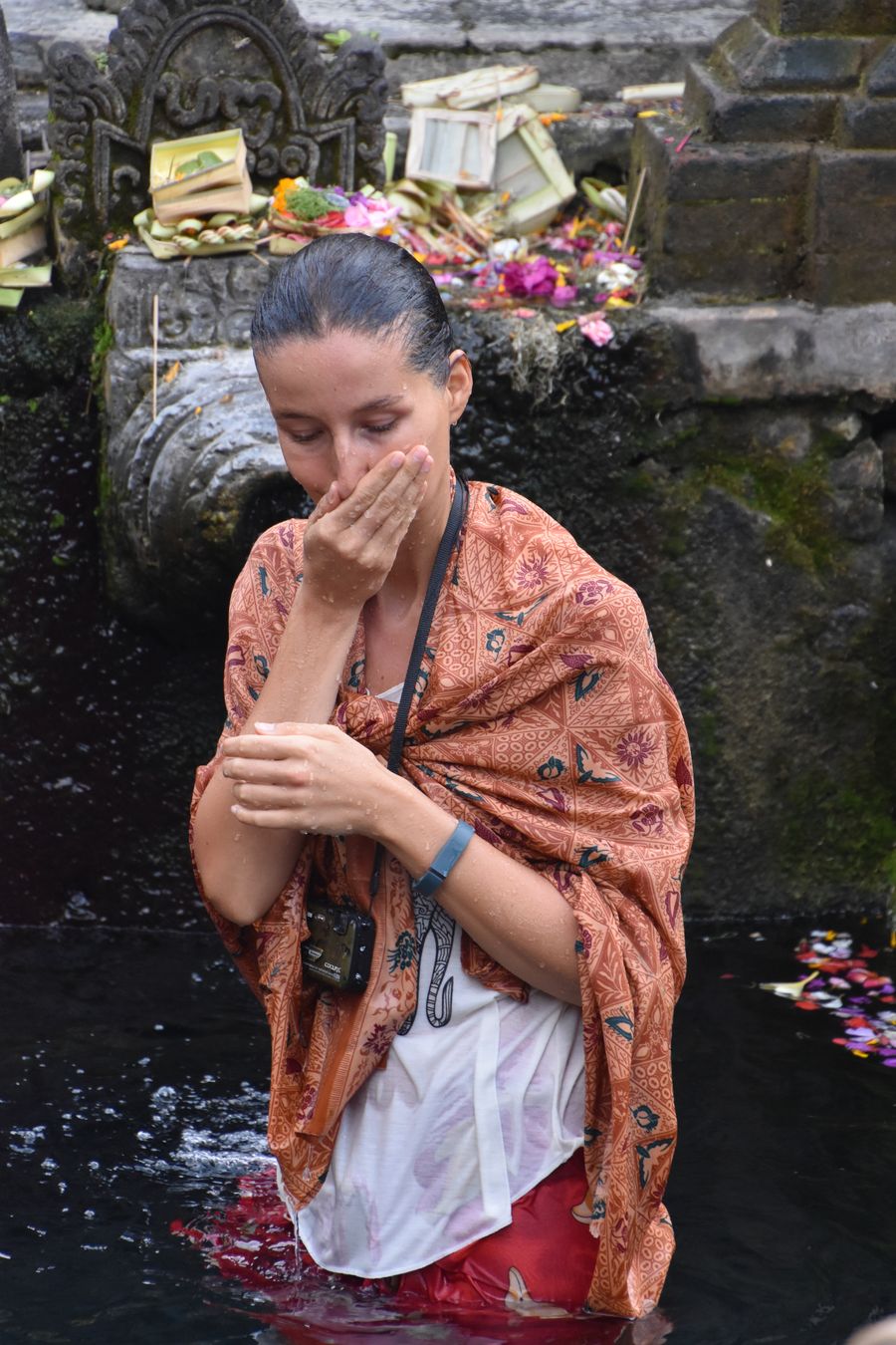 Pura Tirta Empul Bali water temple cleaning ritual (11)