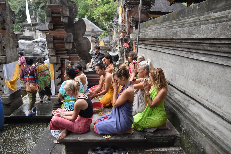 Pura Tirta Empul Bali water temple cleaning ritual (6)