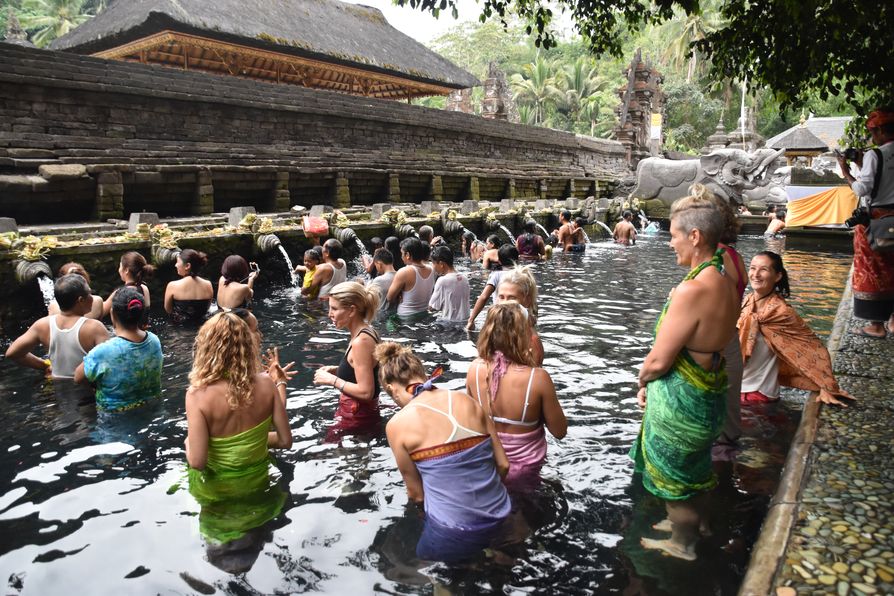 Pura Tirta Empul Bali water temple cleaning ritual (8)