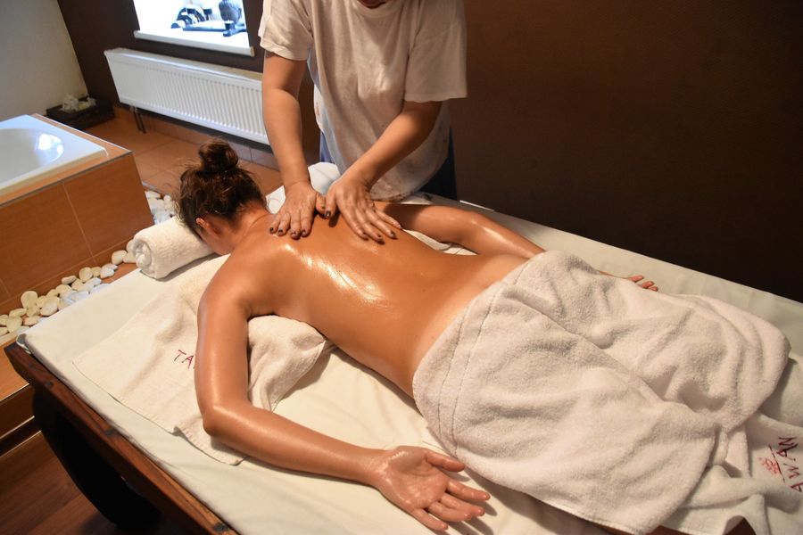 things-to-do-in-karlovy-vary-czech-republic-tawan-thai-spa-nikolina-154