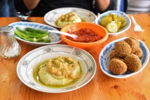 vegan in Jerusalem Ikermawi hummus falafel