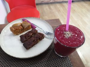 Happy Belly Tirana smoothie and cakes