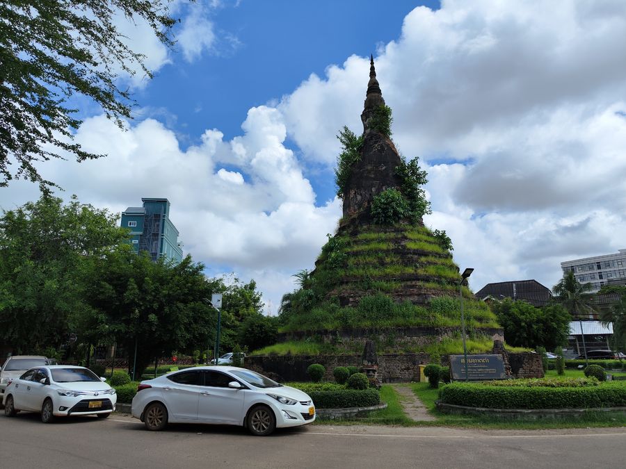 That Dam Stupa Vientiane Laos (1)