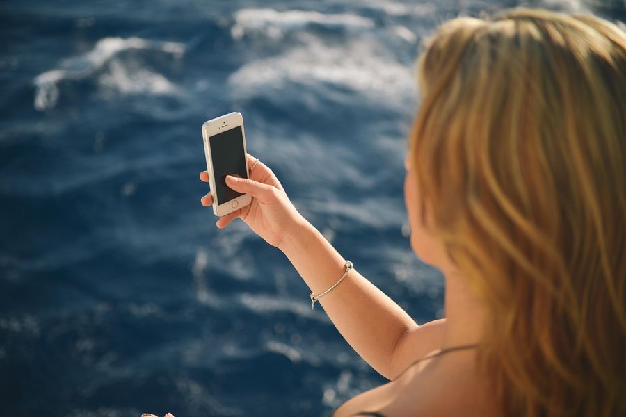 How Technology Is Helping Travelers Better Balance Their Bank Accounts